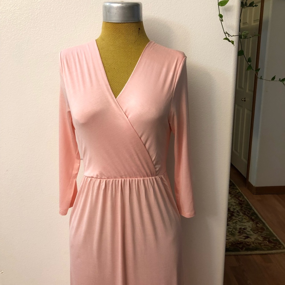 New # Wrapped Ruched Maternity Dress - Picture 4 of 9